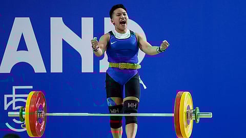 ELREEN Ando displays impressive form to successfully defend her women’s 63-kilogram crown in the weightlifting competition of the 33rd Southeast Asian Games.