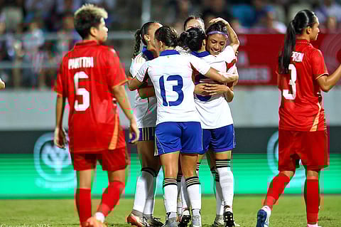 THE national women’s football team is determined
to win the crown when it battles Vietnam in the gold-
medal match of the 33rd Southeast Asian Games.