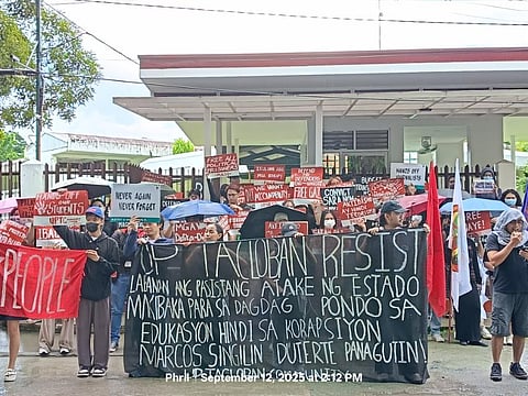 NAGSAMPA ng harassment report ang isang mag-aaral dahil tinatakot umano ng city police at municipal office ang kanyang pamilya sa kabila ng legal na aktibidad tulad ng pagsali sa Baha sa Tacloban Anti-Corruption Rally.