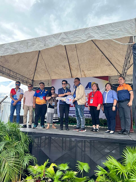 DHSUD gives modular shelters to typhoon-hit Mandaue families