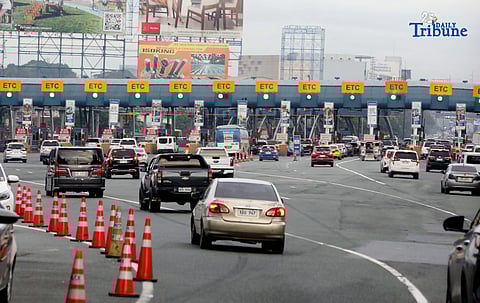 (December 22 2025) Motorist seen passing at North Luzon Expressway (NLEx) toll pay on Monday December 22 2025. NLEX announce a free toll fees on all its expressways in Luzon, on Dec. 24 to Dec. 25, from 10 p.m. to 6 a.m. and on Dec. 31, 2025, to Jan. 1, 2026. The toll-free initiative is in their way of giving back to motorists. Hoping that helps ease their travels during this holiday season. Photo/Analy Labor