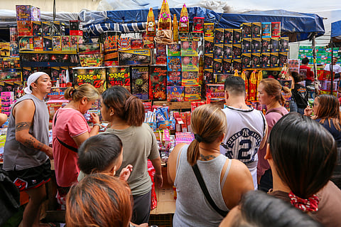 As the holiday season continues, imported firecrackers and fireworks are now being sold at Divisoria, Manila, eight days before New Year’s Eve. The Philippine National Police have urged local government units to designate firecracker zones for public safety.