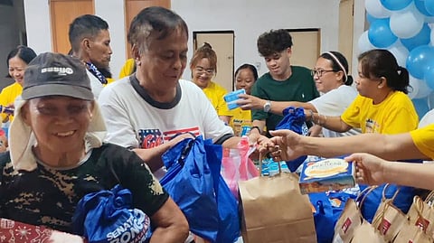 Bong Go’s Malasakit Team gives Christmas aid to seniors in Rizal