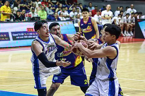 CLIFF Hodge (left) and CJ Cansino lead Meralco’s attempt to complete an upset of Rain or Shine to secure a PBA Season 50 Philippine Cup semis seat.