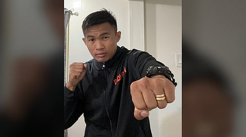 FILIPINO world champion Pedro Taduran strikes a pose after landing in Los Angeles, confident a deal is put in place soon to face Puerto Rican two-belt titlist Oscar Collazo in March.