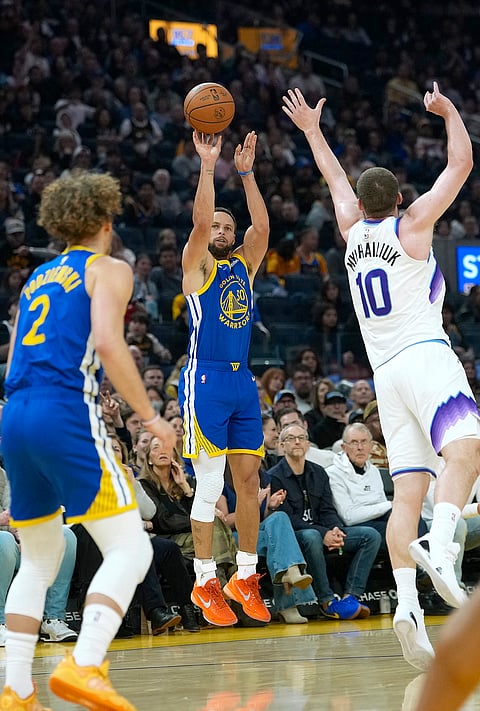 STEPHEN Curry drops 30 of his 31 points in the third quarter to power the Golden State Warriors to a 123-114 win over the Utah Jazz in NBA.