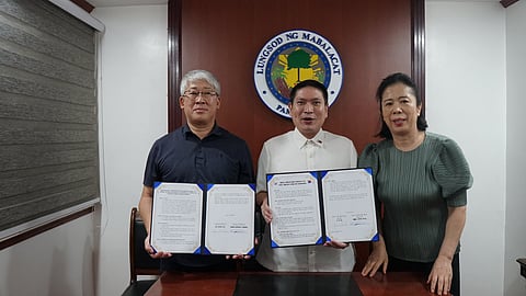 Mabalacat Mayor Geld Aquino and representatives from Taebaek City, South Korea, signed a deal that would provide employment to residents here in South Korea as seasonal workers.