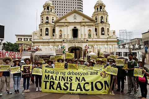Members of environmental group EcoWaste Coalition hold brooms and sticks as they gather at Plaza Miranda in front of the Minor Basilica and National Shrine of Jesus Nazareno in Quiapo, Manila, on Tuesday, 6 January 2026, calling on devotees attending this year’s Traslacion to keep the festivities free of trash.
The group urges devotees and vendors to avoid single-use plastics, practice reuse, and refrain from littering during the procession.