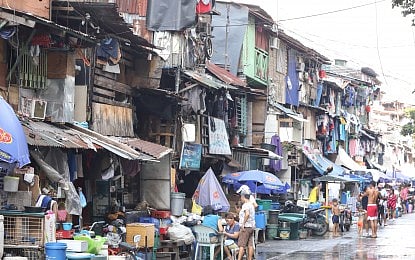 14-M families rate selves poor — SWS