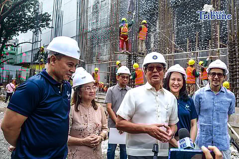 President Ferdinand R. Marcos Jr. inspected the ongoing reconstruction of the fire-hit San Francisco High School in Quezon City on Friday, 9 January 2026.
During the visit, the President said the school’s facilities are being significantly expanded, with the new building set to house 36 classrooms, up from the previous 12. He added that construction is on track for completion by September 2026.