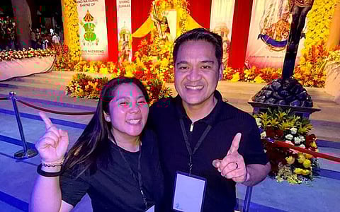 NEWS personality Jiggy Manicad with wife Marnie Manicad gets a picture with Poon Nazareno during the Pahalik.