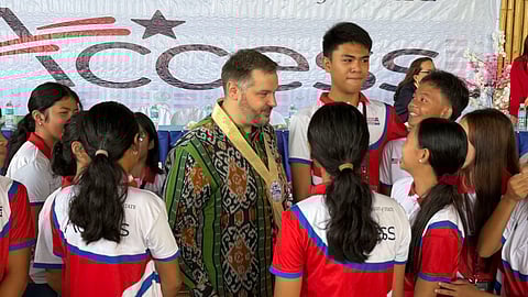 U.S. Embassy Regional English Language Officer Jeff McIlvenna (center) speaks with students from the Davao City cohort of the English Access Program.