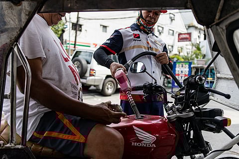 Gas station workers refuel vehicles at a station in Paco, Manila, on Monday, 12 January 2026, as motorists brace for another fuel price hike.
Pump retailers announced that prices will rise for a third straight week on Tuesday, with gasoline up by 30 centavos per liter, diesel by 20 centavos per liter and kerosene by 30 centavos per liter.