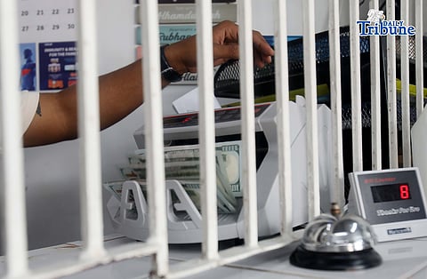 (January 15 2026) A man took advantage of the high dollar rate to exchange his dollar at the money changer in Quezon City on Thursday January 15 2026. The peso closed at P59.44 against the US dollar at the end of trading on Wednesday. Photo/Analy Labor