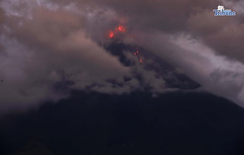 PATULOY ang pagbabantay sa Mayon habang 1,100 pamilya inilikas sa 12 evacuation centers.
