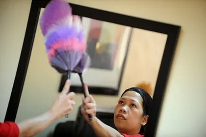 Domestic helpers based in National Capital Region (NCR) get P800 increase in their monthly wage, starting February.