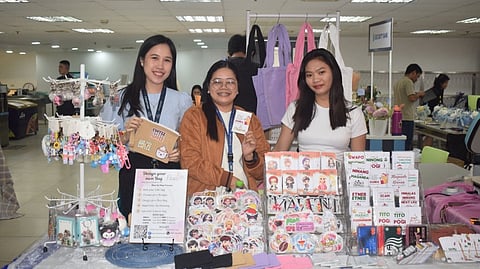 SECURITY Bank employees participating the holiday marketplace at Security Bank Head Office in Makati City.