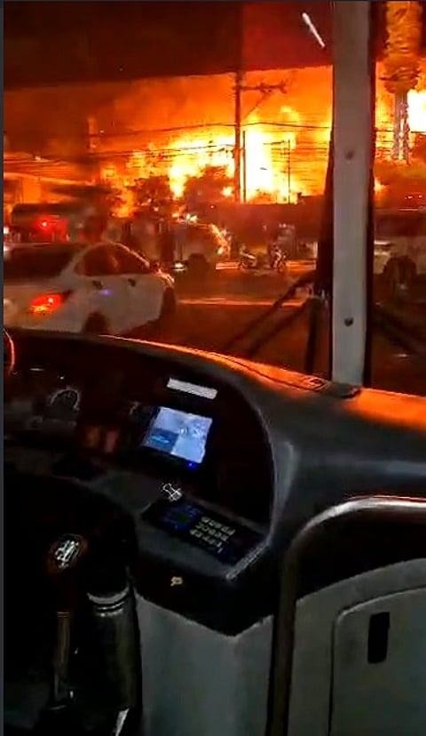 Fire razes commercial establishment in Quezon City