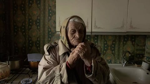 Kyiv’s elderly shiver after Russian attacks on power, heat