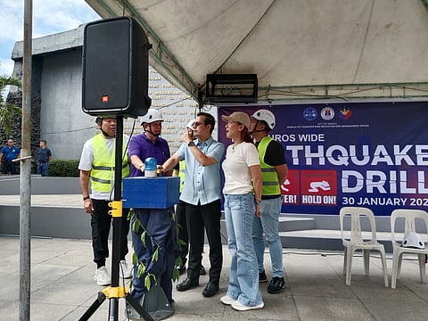 Manila Mayor Isko Moreno Domagoso with Vice Mayor Chi Atienza push the button signalling the start of the citywide earthquake drill as an exercise for the Big One. Photo for Daily TRIBUNE Alvin Murcia