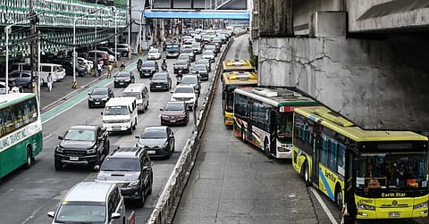Bus operators, DoTr reject carpooling idea