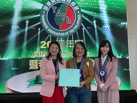 Legislators Chu-yin Lin (left) and Jie Huang (right) present a gift to Philippine House of Representatives Secretary General Cheloy E. Velicaria-Garafil during the Taiwanese Association of the Philippines (TAPh) 20th anniversary celebration in Manila.