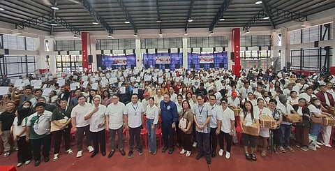 DHSUD rolled out land tenure, housing assistance, and the Visayas’ first Expanded 4PH rental housing project in Iloilo City, benefiting hundreds of families.