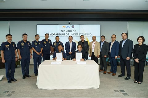 SPD District Director Police Brig. Gen. Randy Arceo ( seated left) and Ayala Corporation Managing Director and Head of Security Management Ret. Gen. Manny Bautista (seated right) shake hands after formalizing a partnership to boost measures for public safety and security in business districts in southern Metro Manila. Also in photo are the police chiefs of Makati, Taguig, Pasay , and Parañaque and security chiefs of ACEN, Ayala Land’s Ayala Property Management Corporation, BPI, Globe, and the Makati Development Corporation