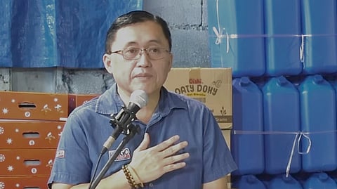 SENATOR Christopher ‘Bong’ Go speaks with a resident as his team distributes relief aid to other residents in the area.