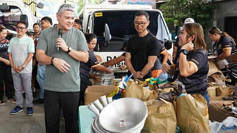 FIRST District Representative Paolo ‘Pulong’ Duterte gives his short message to fire victim families affected at Punta Dumalag, Barangay Matina Aplaya before distributing relief assistance.