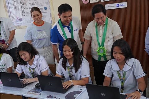 MEYCAUAYAN Mayor Atty. Henry R. Villarica (right, standing) with Councilor Lester Villarica and Globe communications manager Jan Merced watching Saluysoy Integrated School students learn online safety practices.