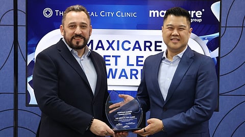 DR. Stuart Bennett (left), president and Group CEO of The Medical City, and Christian Sean Argos, president and CEO of Maxicare Healthcare Corporation, pose during the awarding ceremony recognizing TMC Clinic with the Maxicare Market Leader Award.