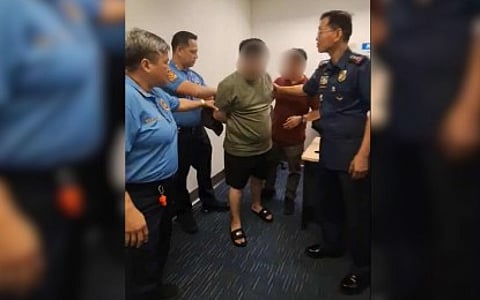 POLICE arrest the alleged mastermind in the Binondo drum murder case on Thursday (Feb. 19, 2026) at a Parañaque City hotel. The National Capital Region Police Office on Monday (Feb. 23) said aside from the two already in custody, police are looking for four more suspects in the killing.