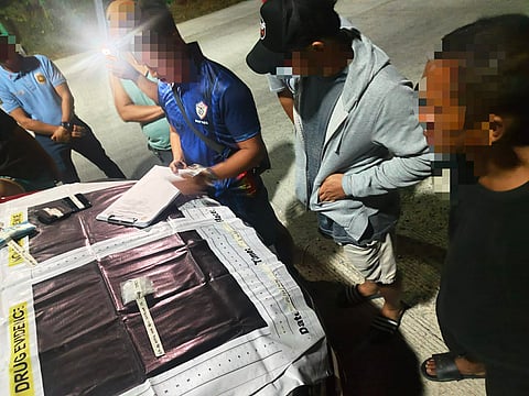 IMBES na tangke ng gasul, nakitaan ng droga ang isang delivery rider sa isang buy-bust operation na ginanap nitong Biyernes ng madaling araw sa Barangay Calapacuan, bayan ng Subic, Zambales.