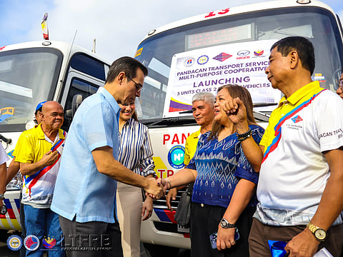 Manila City Mayor Francisco "Isko Moreno" Domagoso shaking hands with Land Transportation Franchising and Regulatory Board NCR Regional Director Atty. Zona Russet Tamayo during the unveiling of 15 new modern jeepneys this Monday.
