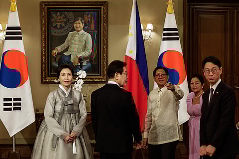 PRESIDENT Ferdinand Marcos Jr. (center) and First Lady Liza Araneta-Marcos (second from right) take South Korean First Lady Kim Hea Kyung (left) and South Korean President Lee Jae Myung (second from left) on a tour of Malacañang during the official visit of the Korean leader. A staff member of President Lee (right) joins the group.