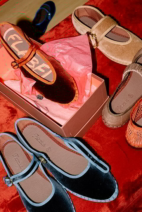 FLABELUS is designed to transition seamlessly from sun-drenched days to formal soirées.