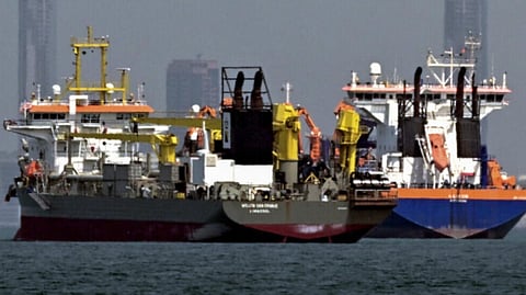 Emergency talks tackle choked oil route