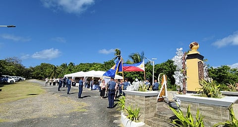 Guiuan, Eastern Samar Mayor Annaliz Gonzales-Kwan led the wreath-laying ceremony for the 505th anniversary of the “first circumnavigation of the world” of the expedition of Ferdinand Magellan in Brgy. Ngolos in Guiuan.