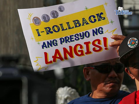 PISTON, ALLIES LAUNCH NATIONWIDE TRANSPORT STRIKE
LOOK: Transport group Piston and its allies launched a nationwide strike at Welcome Rotonda in Quezon City on Thursday, 19 March. Protesters are demanding a rollback in fuel prices and the abolition of VAT and excise taxes on petroleum products. Similar protest actions are being held across the National Capital Region and in other provinces.
📸: Toto Lozano/DT