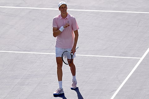 Sinner, defending champ Mensik advance to third round at Miami Open