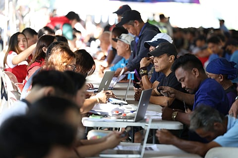 JEEPNEY drivers received the P5,000 cash relief assistance from the Department of Social Welfare ande Development this Wednesday.