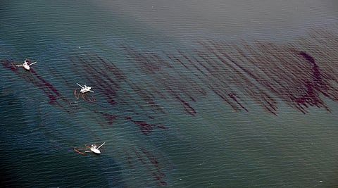 Mexican government removes 128 tons
spilled oil