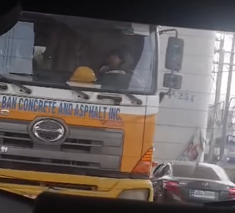 Screen grab from the video of a child driving a cement mixer along a highway shared this Saturday in a Facebook group.
