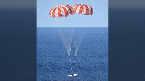 NASA’S Orion spacecraft carrying Artemis II commander Reid Wiseman, pilot Victor Glover, and mission specialist Christina Koch from NASA, along with Mission Specialist Jeremy Hansen from the Canadian Space Agency, splashes down in the Pacific Ocean near San Diego, California, at 5:07 p.m. PDT, on Friday, 10 April 2026.