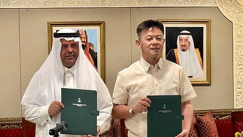 MUSLIM Filipinos commissioner Sabuddin Abdurahim (right) and Saudi ambassador Faisal Ebraheem Alghamdi sign documents marking the Philippines’ formal acceptance of this year’s 25-ton shipment of dates from the Kingdom of Saudi Arabia.