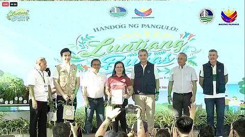 Gov’t awards 820 land titles in Western Visayas