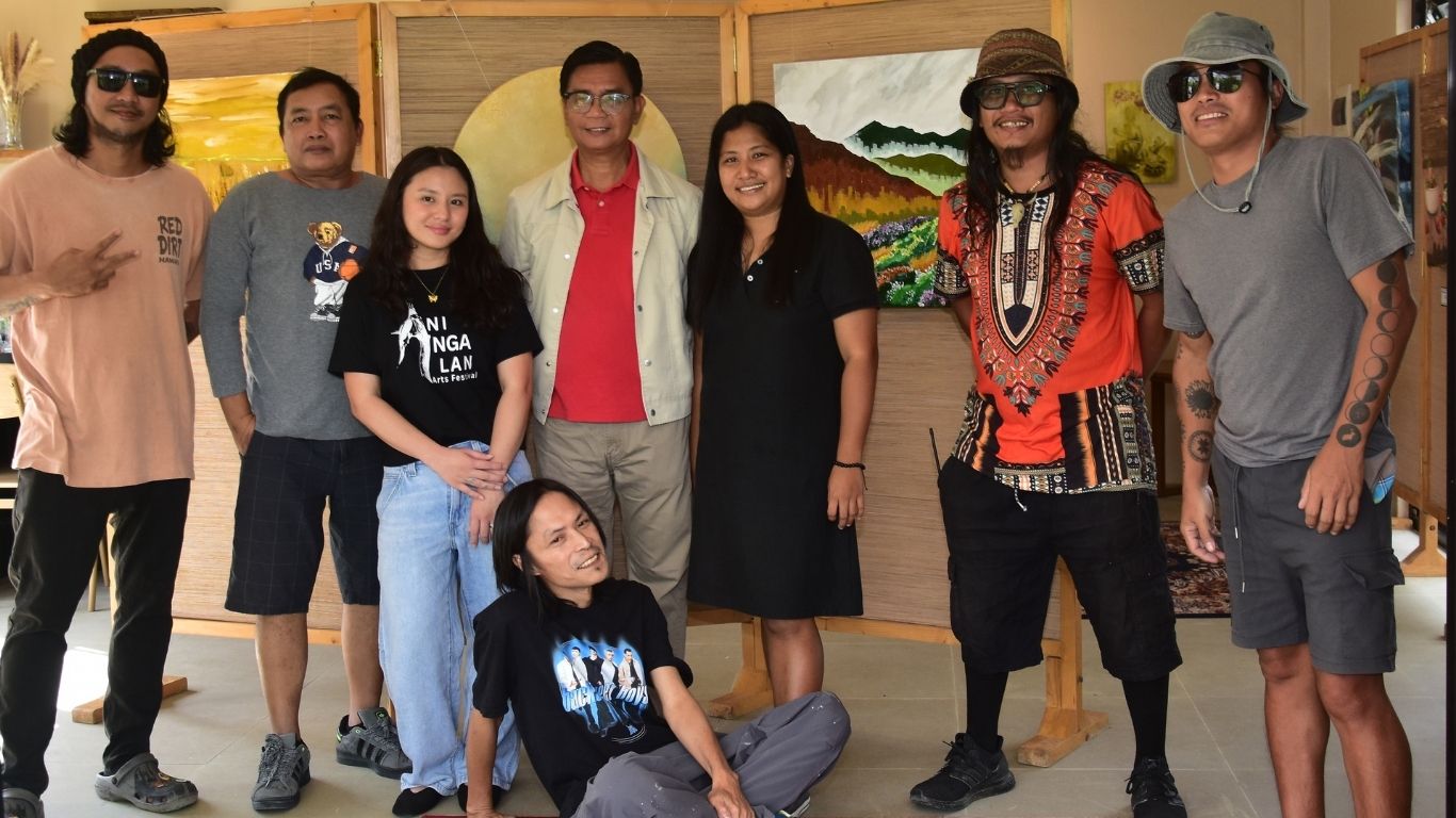MEMBERS of the Rahmag Art Group with Celentino Dalumpines of the Antique Provincial Tourism Office during the exhibit opening.