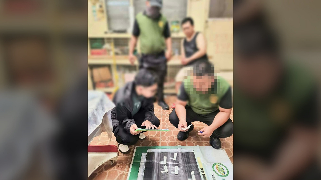 AROUND 14 grams of suspected shabu worth P95,200 are recovered by joint operatives of the Philippine Drug Enforcement Agency Cordillera and the Baguio City Police Office during a search warrant operation in Barangay Alfonso Tabora on 25 April. Authorities said the seizure is part of intensified monitoring efforts in Baguio’s 54 drug-cleared barangays.