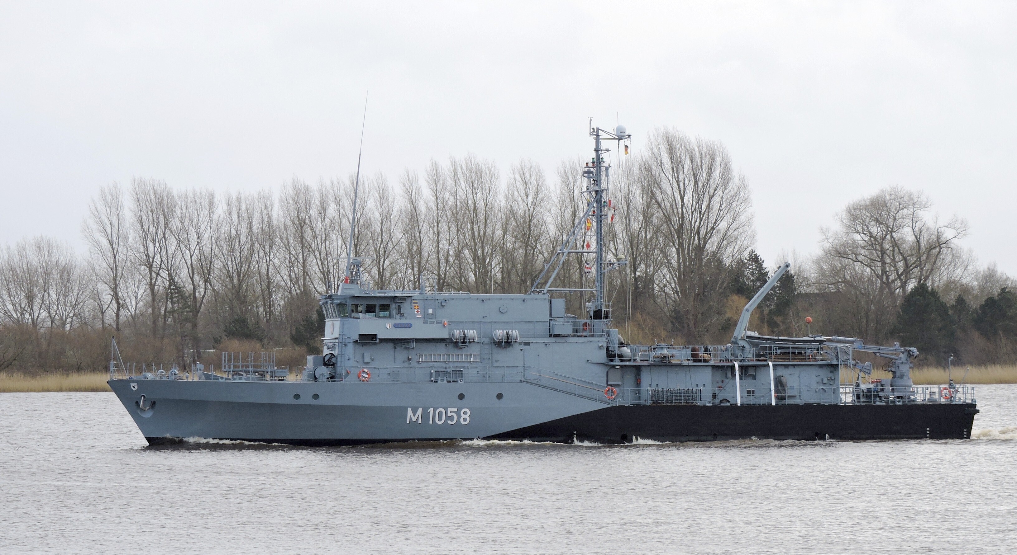 Minesweeper clearing Hormuz